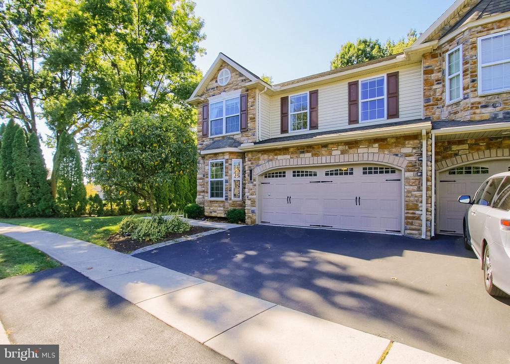101 PIN OAK COURT