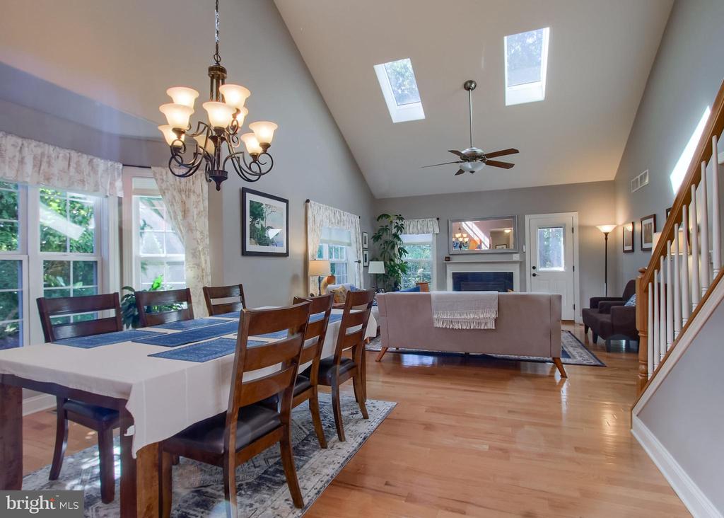 101 PIN OAK COURT