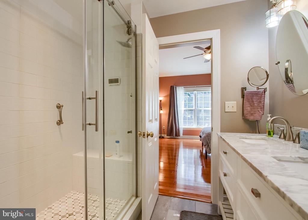 101 PIN OAK COURT