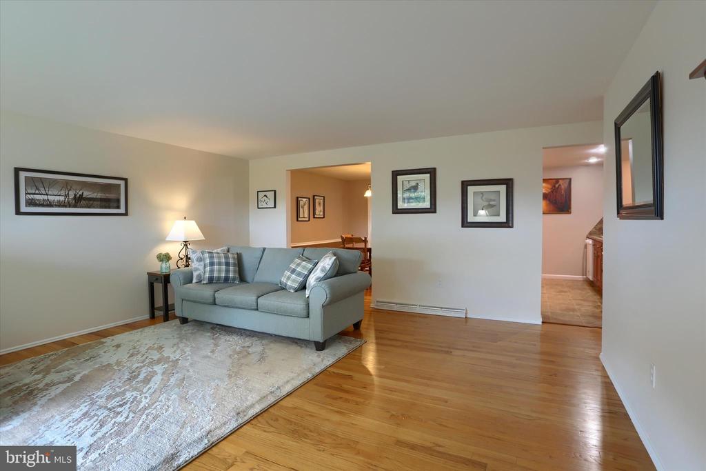 5221 STUART DRIVE