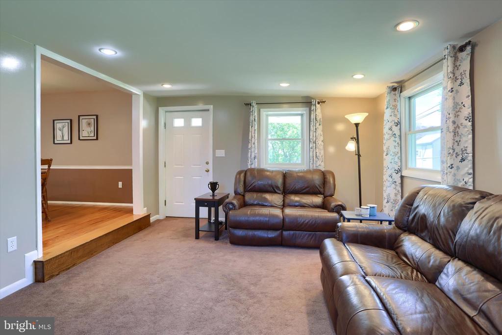 5221 STUART DRIVE