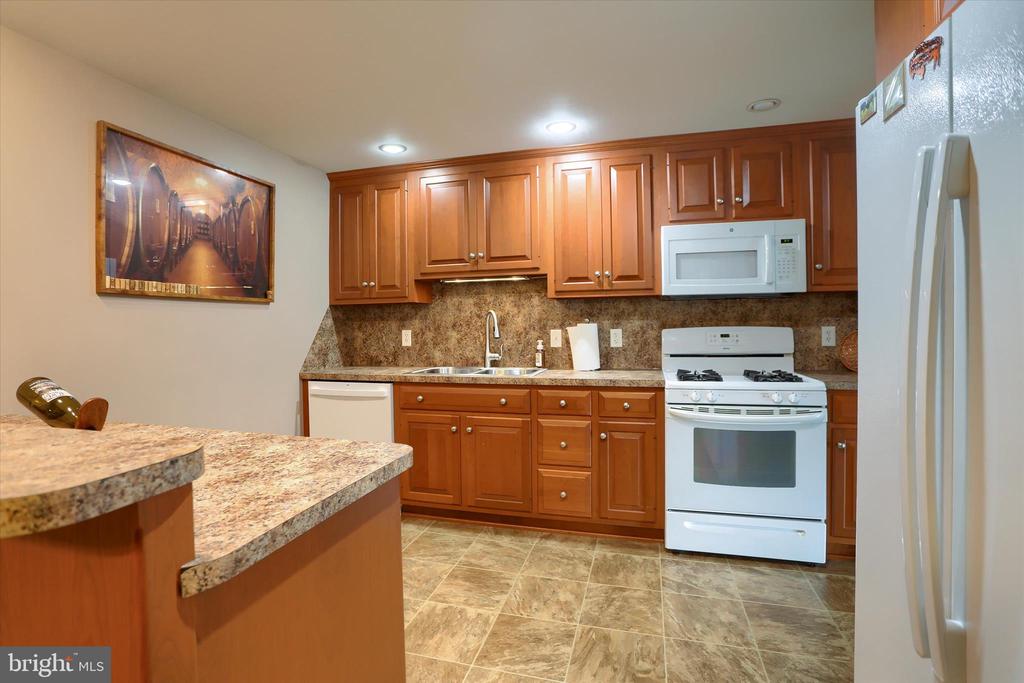 5221 STUART DRIVE