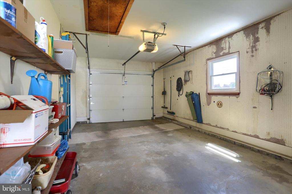 5221 STUART DRIVE