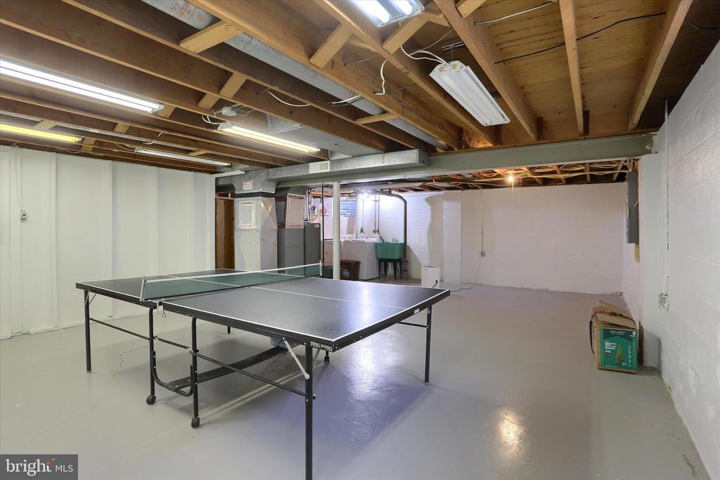 5221 STUART DRIVE