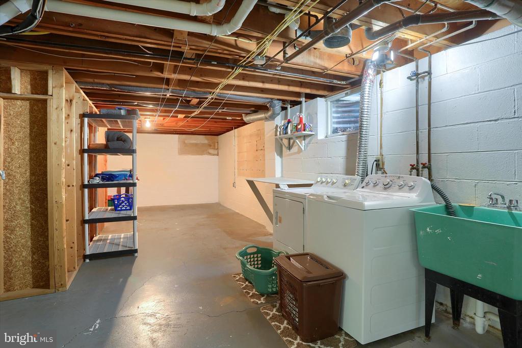 5221 STUART DRIVE