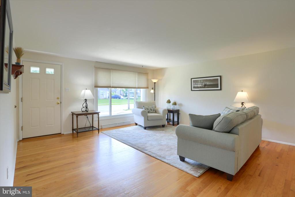 5221 STUART DRIVE
