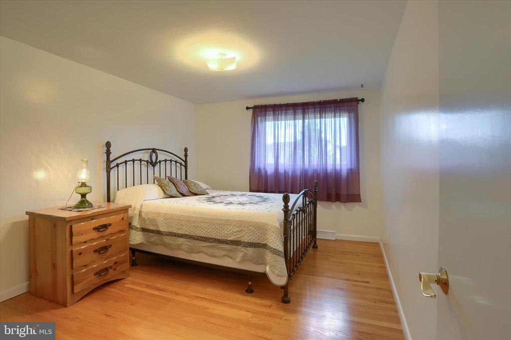 5221 STUART DRIVE