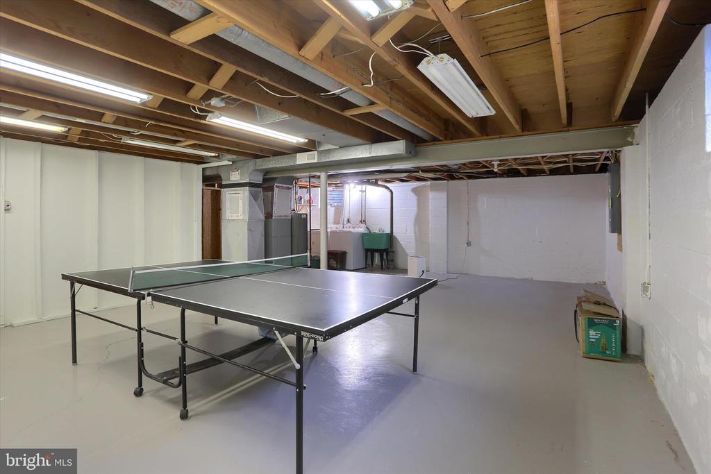 5221 STUART DRIVE