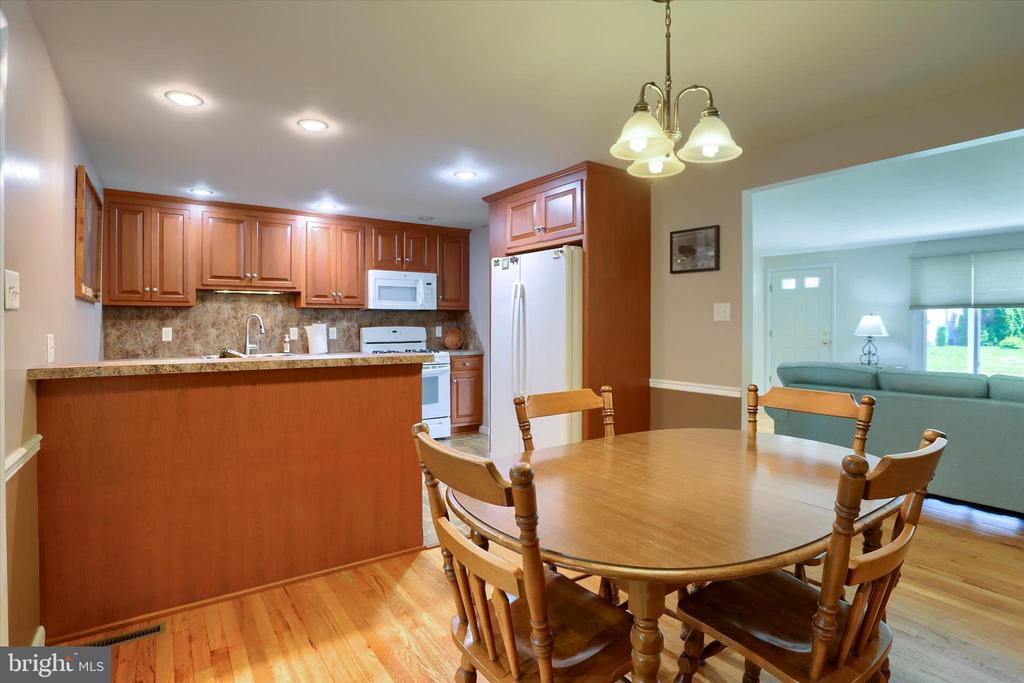 5221 STUART DRIVE