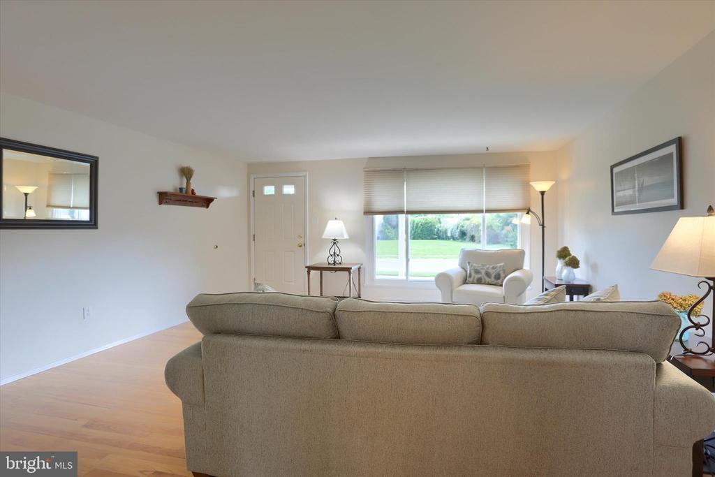 5221 STUART DRIVE