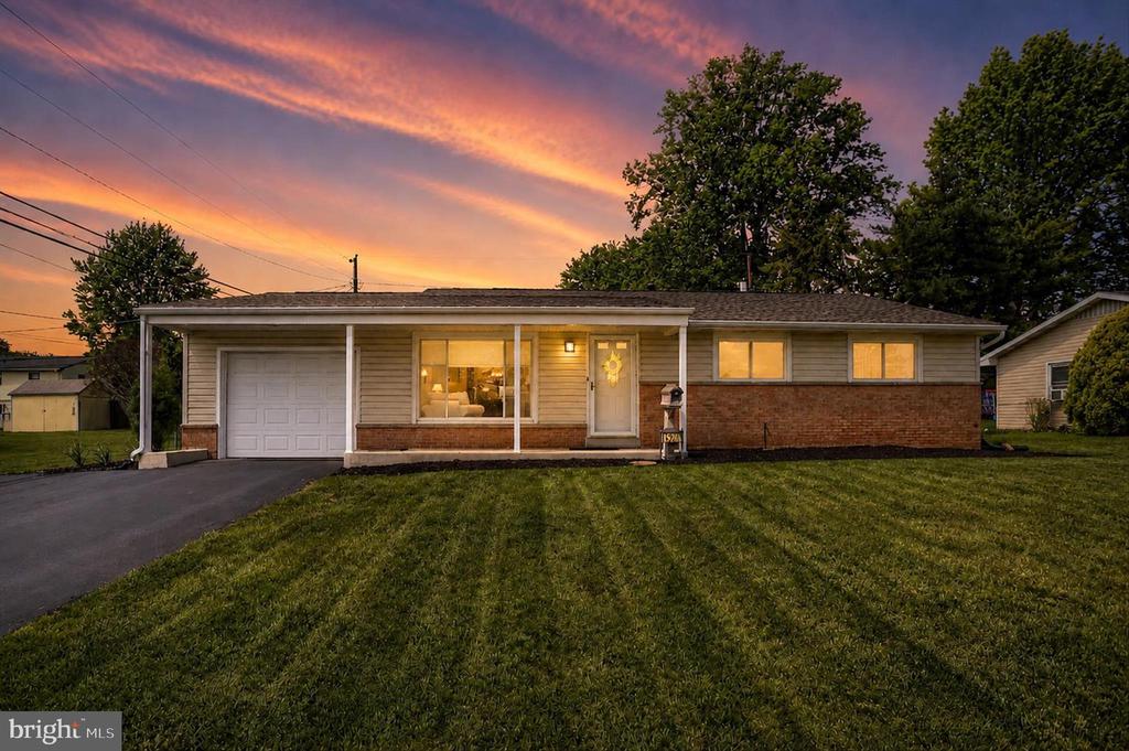 5221 STUART DRIVE