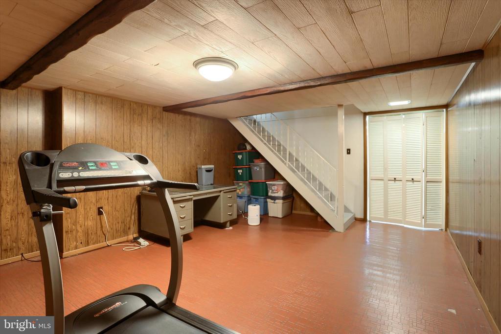 5221 STUART DRIVE