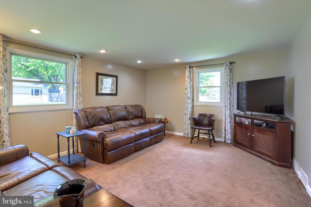 5221 STUART DRIVE
