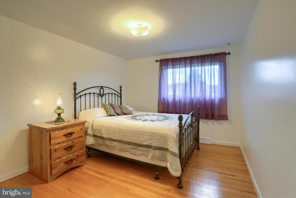 5221 STUART DRIVE