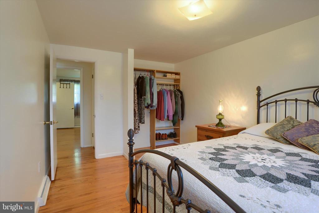 5221 STUART DRIVE