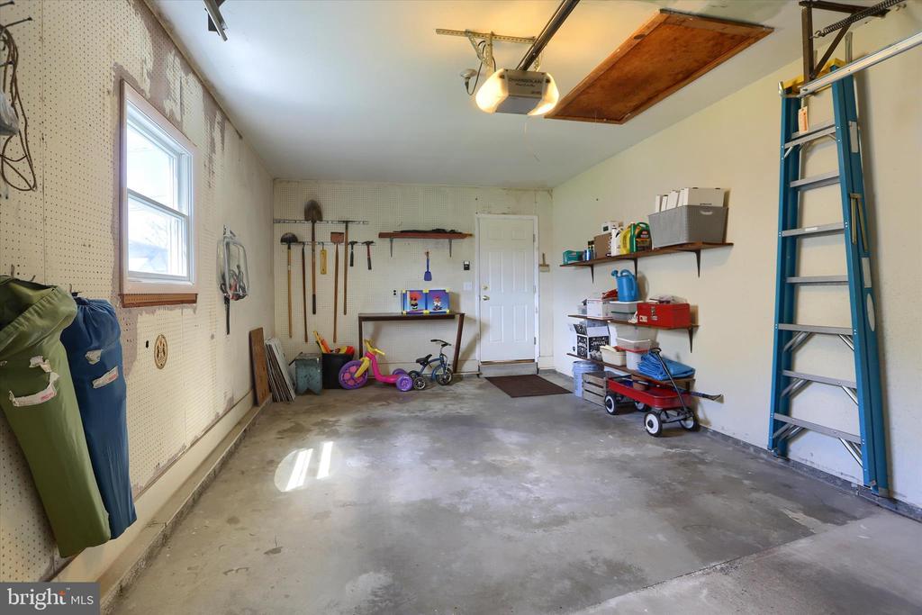 5221 STUART DRIVE