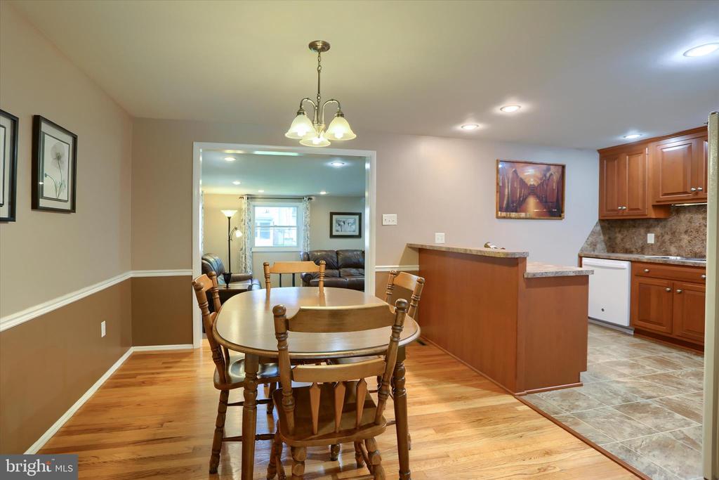 5221 STUART DRIVE