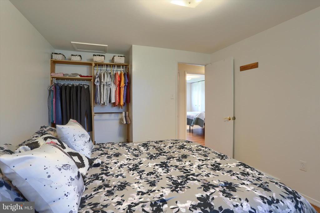5221 STUART DRIVE