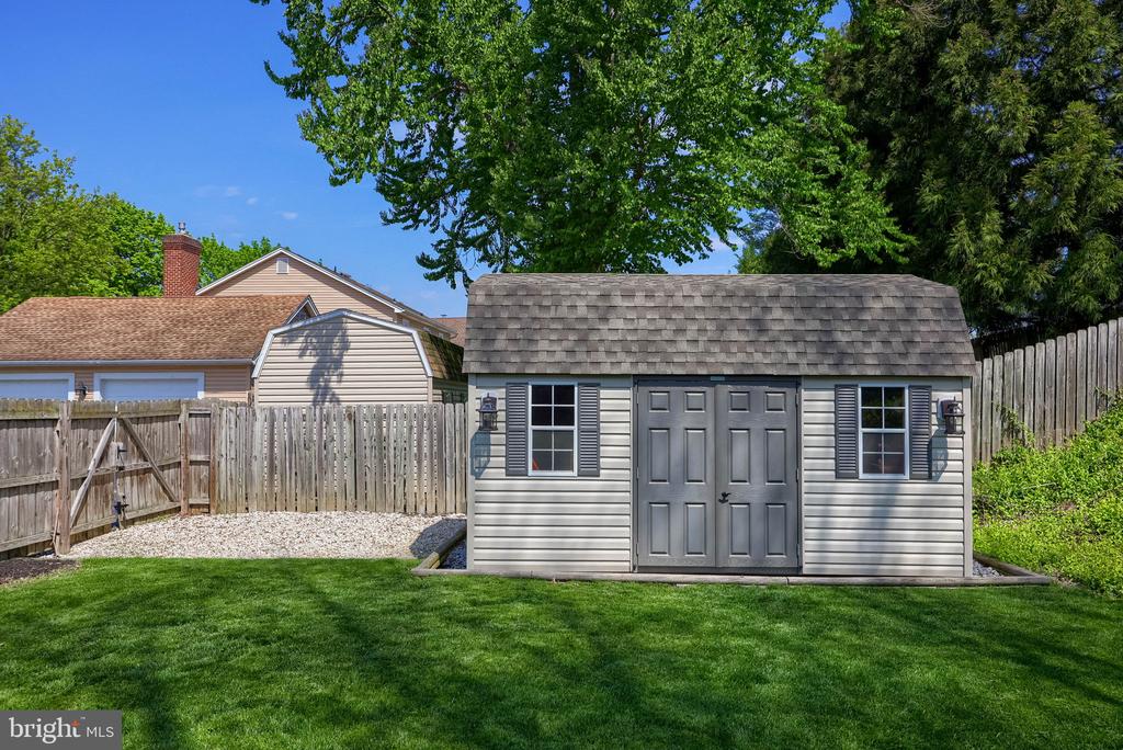483 WOODCREST DRIVE