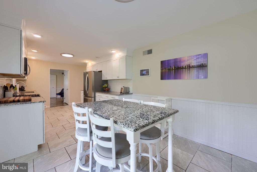 483 WOODCREST DRIVE