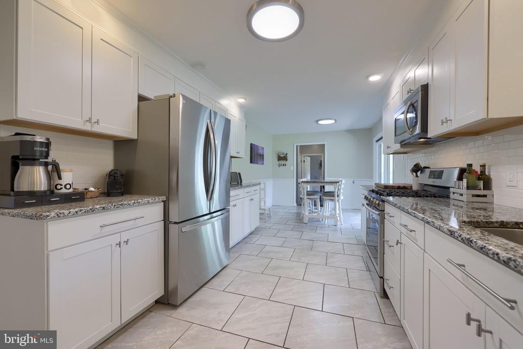 483 WOODCREST DRIVE