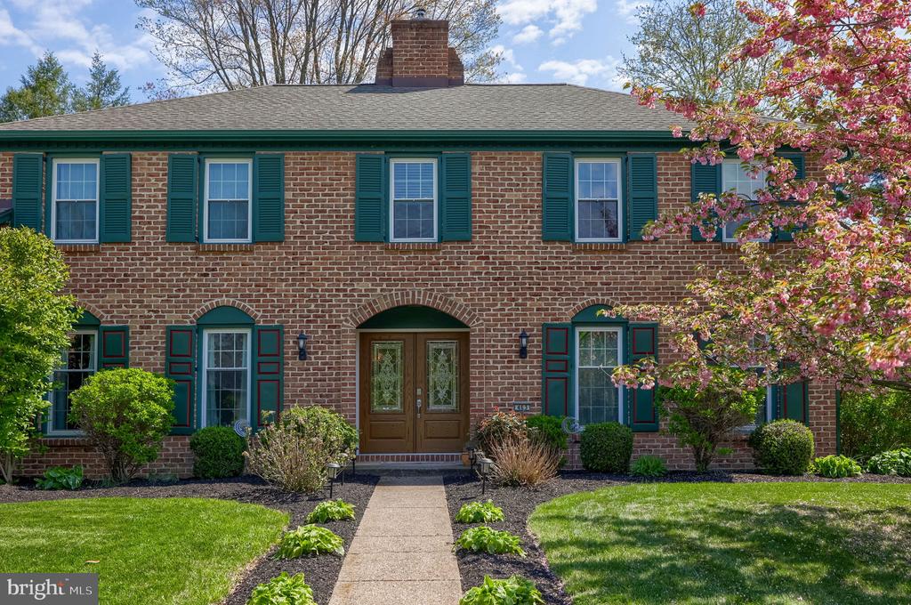 483 WOODCREST DRIVE