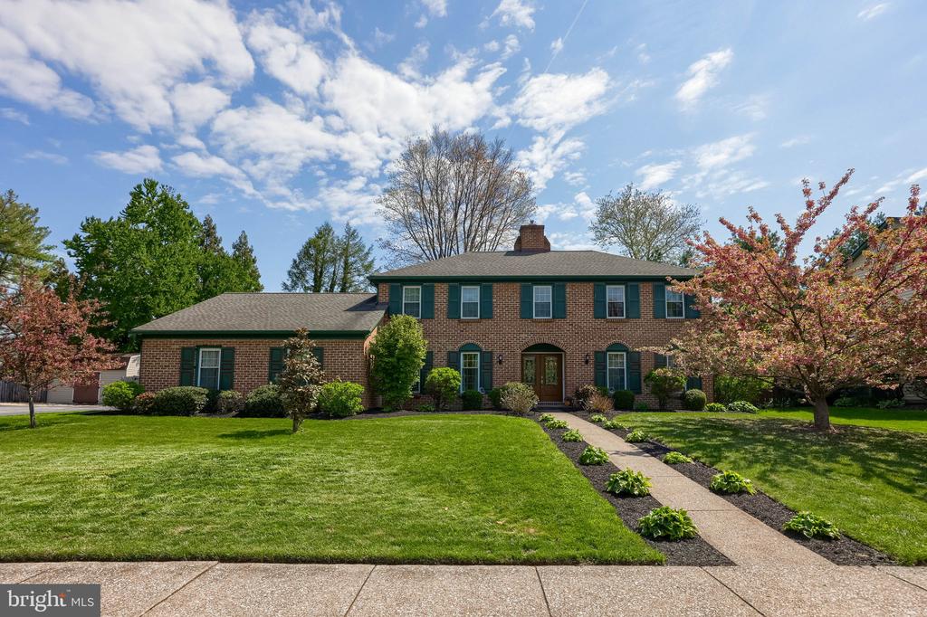 483 WOODCREST DRIVE