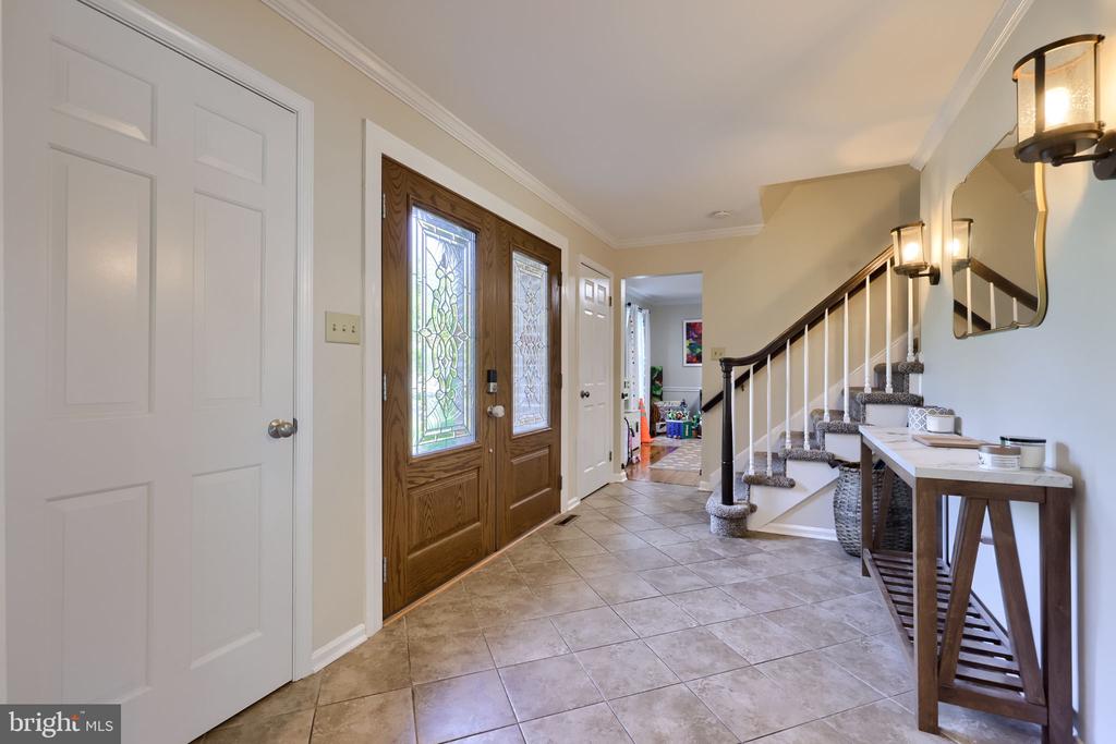483 WOODCREST DRIVE