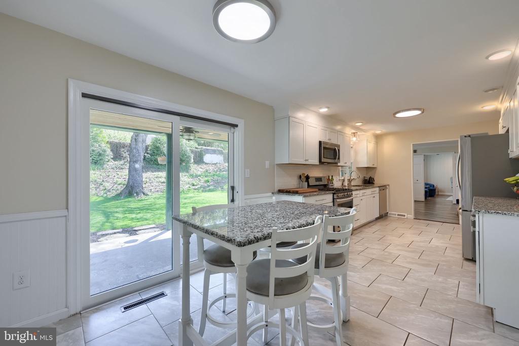 483 WOODCREST DRIVE