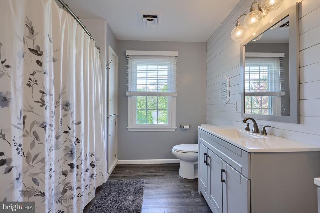 483 WOODCREST DRIVE
