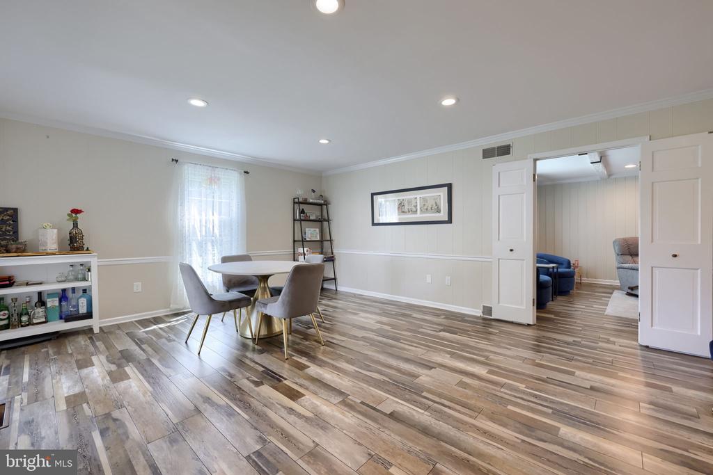 483 WOODCREST DRIVE