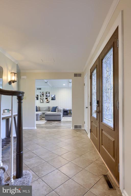 483 WOODCREST DRIVE