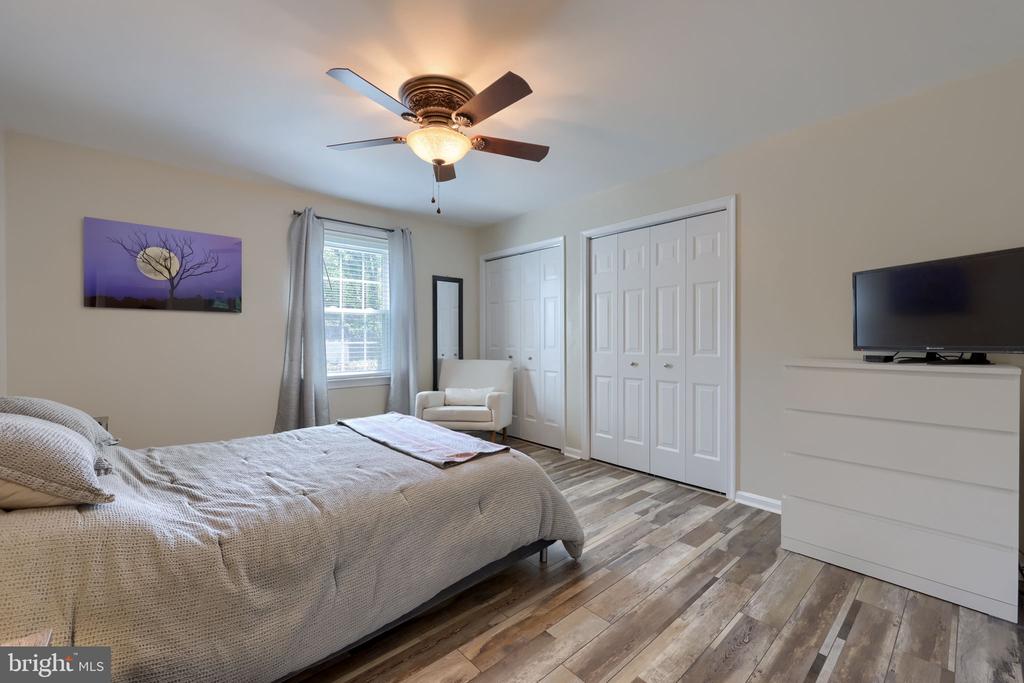 483 WOODCREST DRIVE