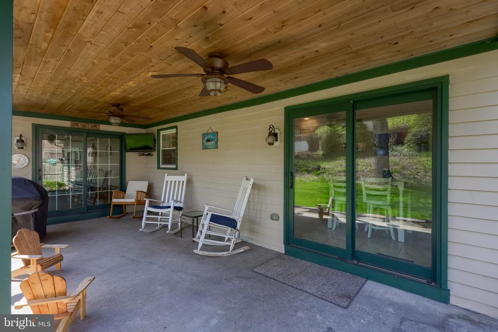 483 WOODCREST DRIVE