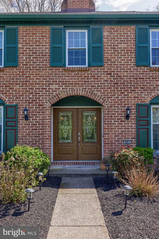 483 WOODCREST DRIVE