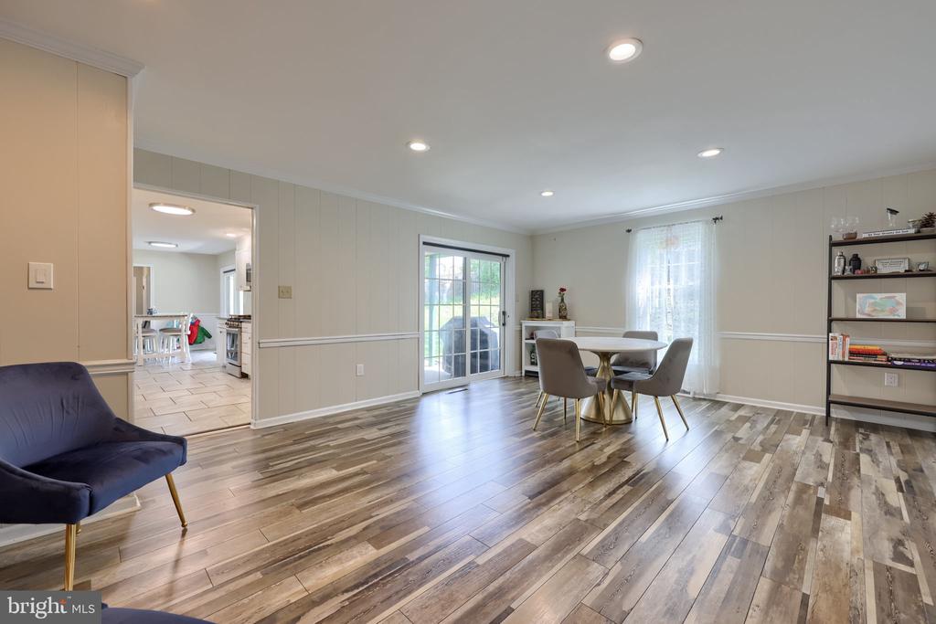 483 WOODCREST DRIVE