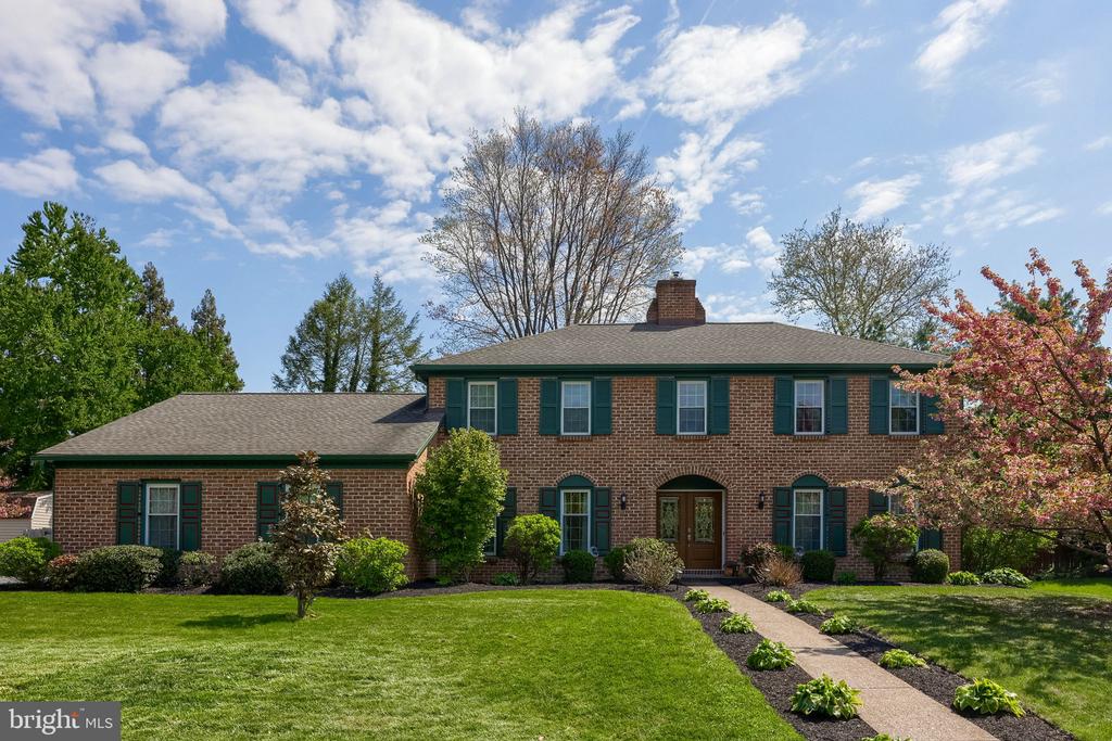 483 WOODCREST DRIVE