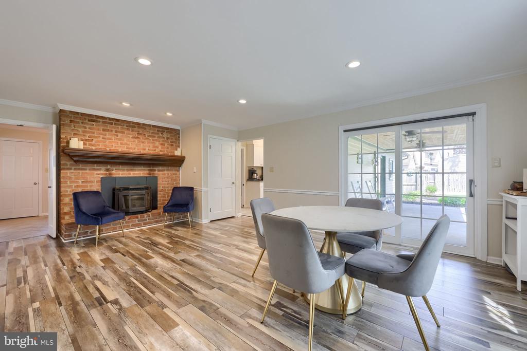 483 WOODCREST DRIVE