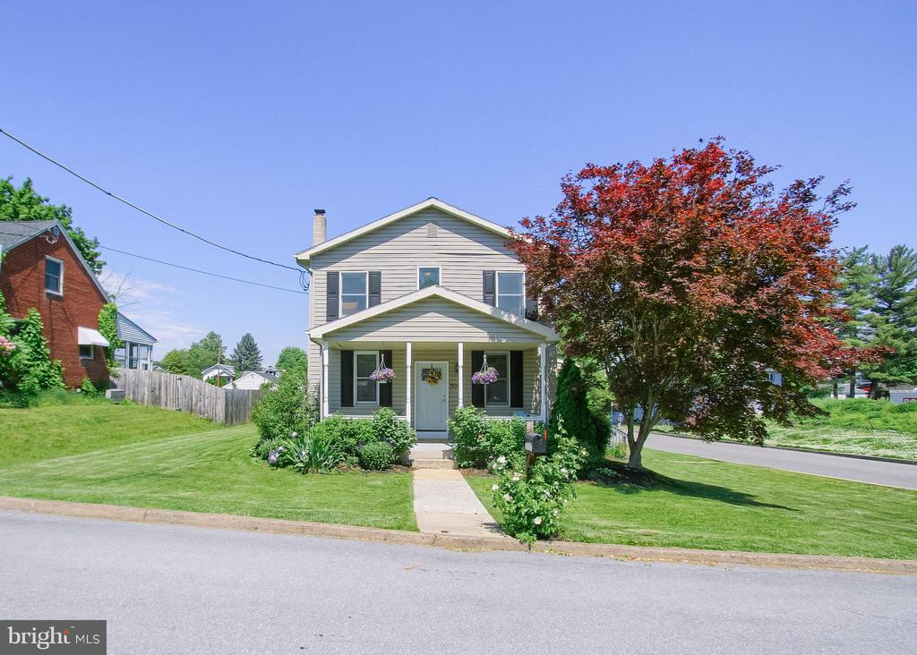 300 3RD STREET