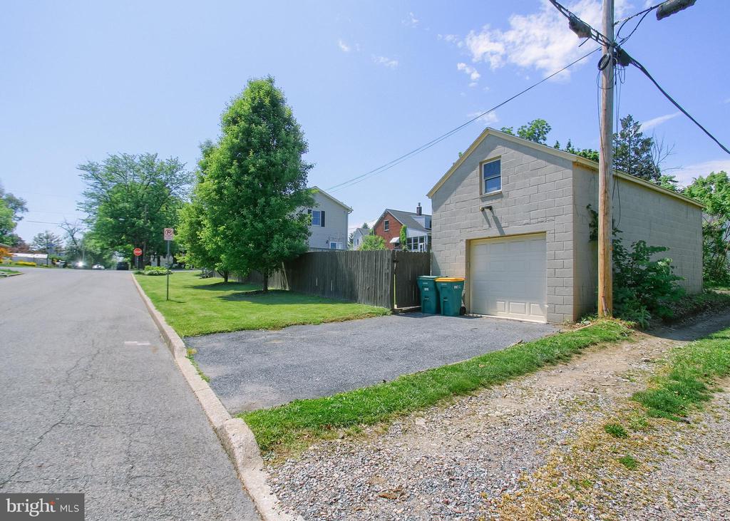 300 3RD STREET