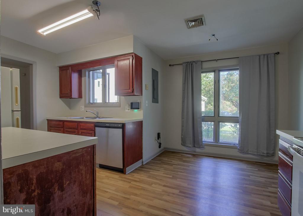 1821 CREEK VIEW COURT