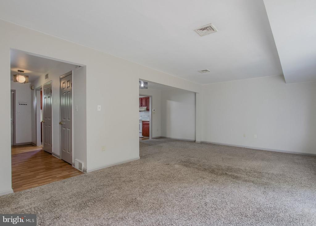 1821 CREEK VIEW COURT