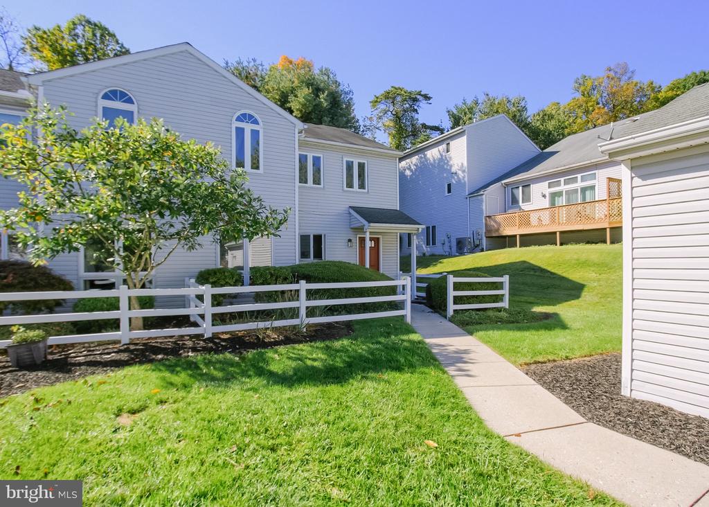 1821 CREEK VIEW COURT