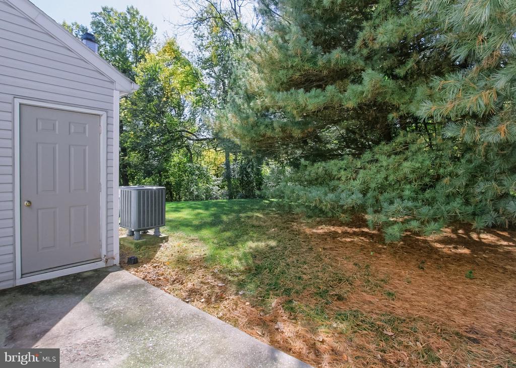1821 CREEK VIEW COURT