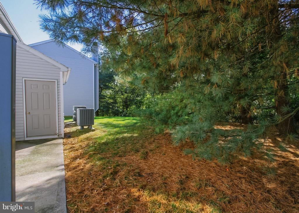 1821 CREEK VIEW COURT