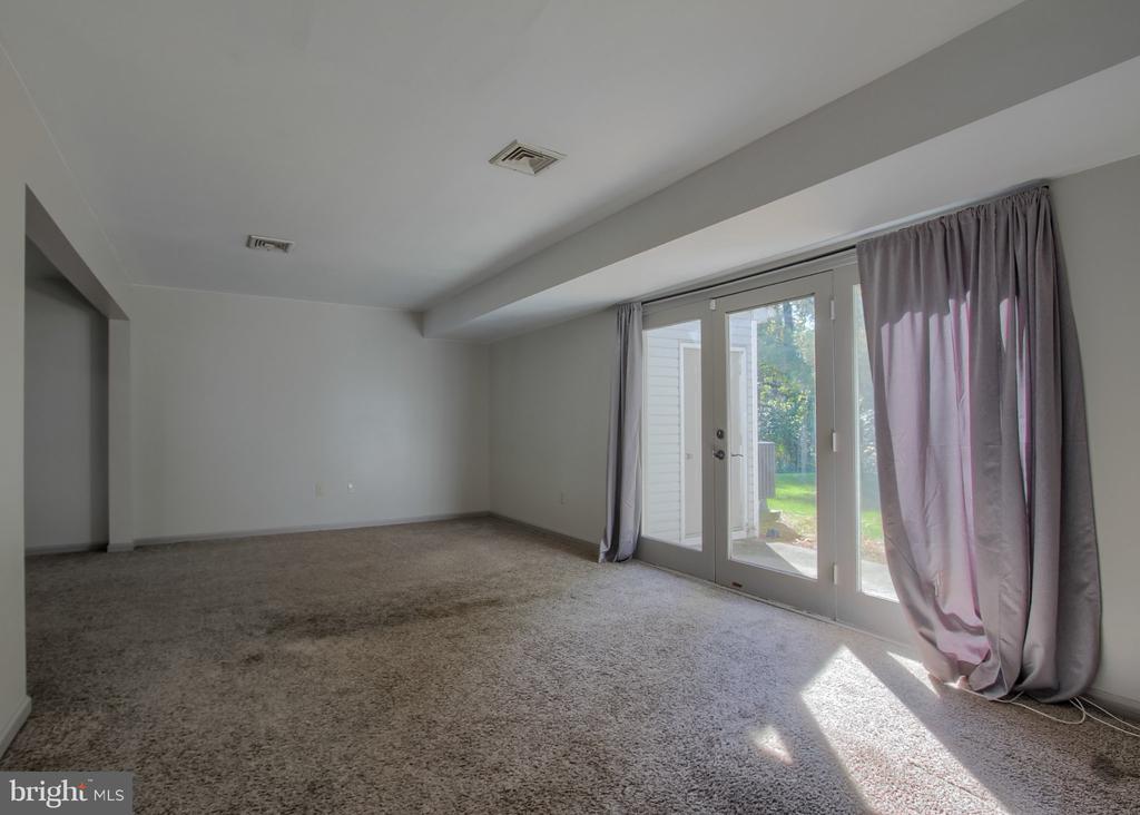 1821 CREEK VIEW COURT