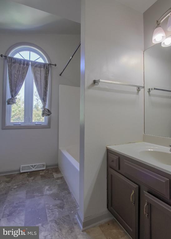 1821 CREEK VIEW COURT