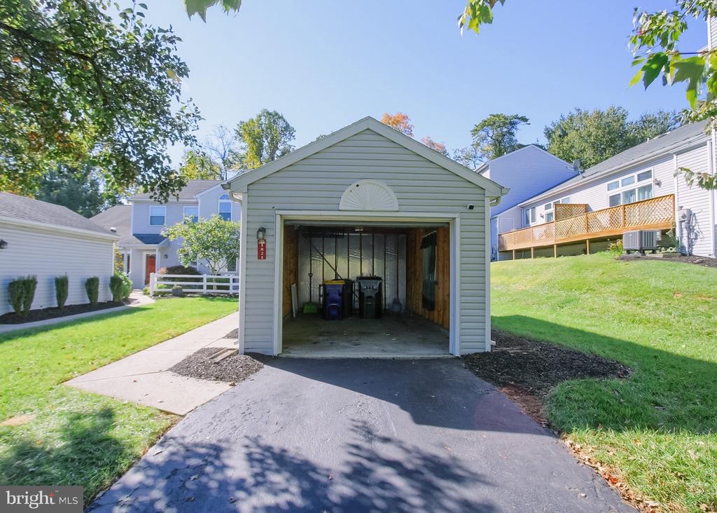1821 CREEK VIEW COURT