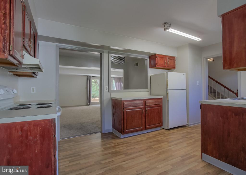 1821 CREEK VIEW COURT