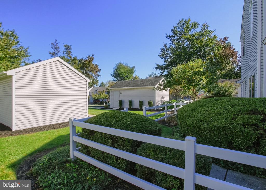 1821 CREEK VIEW COURT
